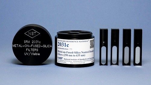 SRM 2031c - 熔石英中性密度滤光片(250 nm至635 nm)